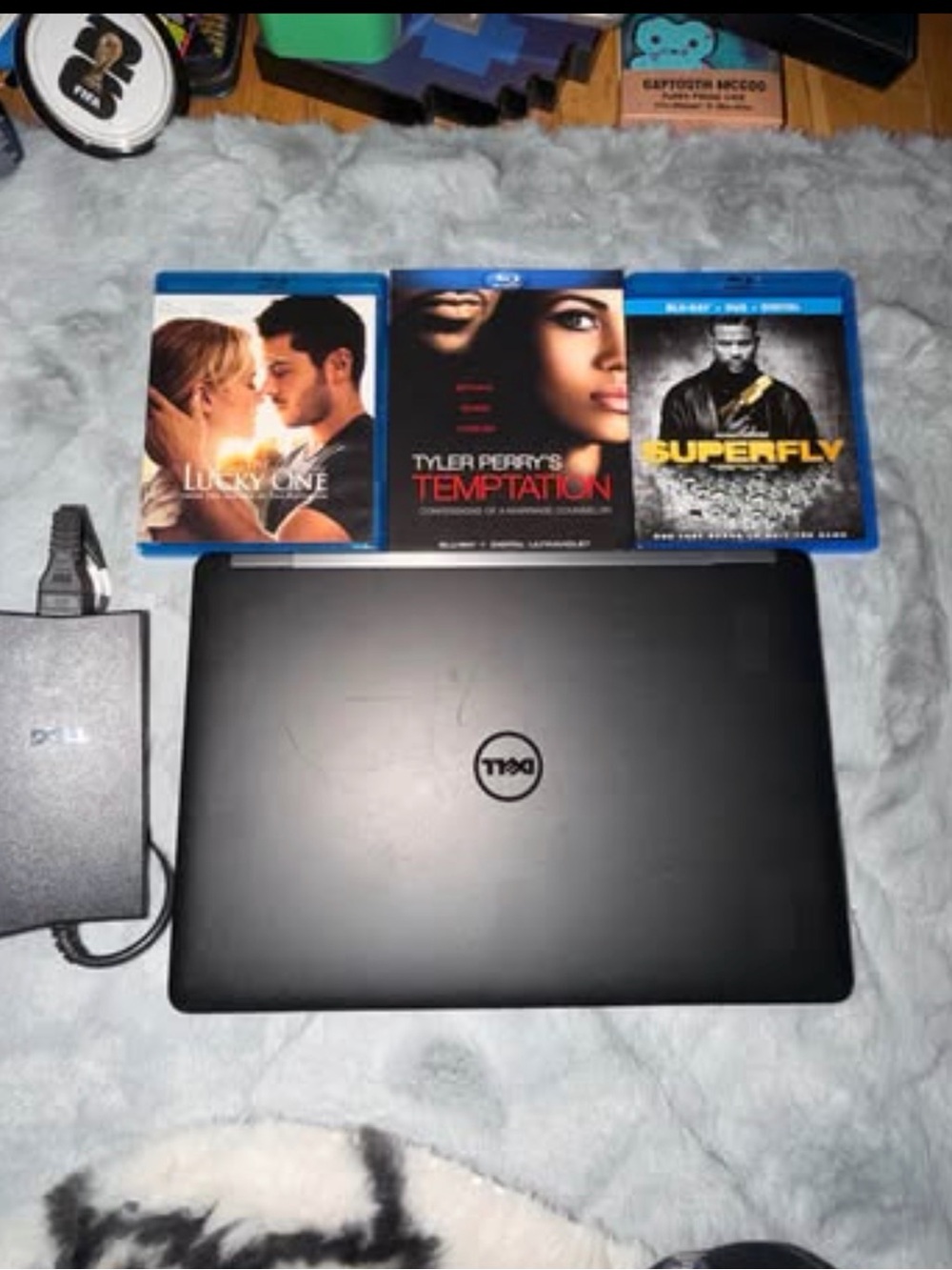 Dell latitude E7470 14” 8GB Ram 256Gb 1s-6300 ssd Can win 10 pro laptop &3 movie